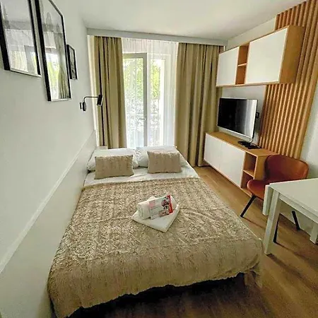 アパートホテル Mikro Aparty Bezplatny Parking 3*